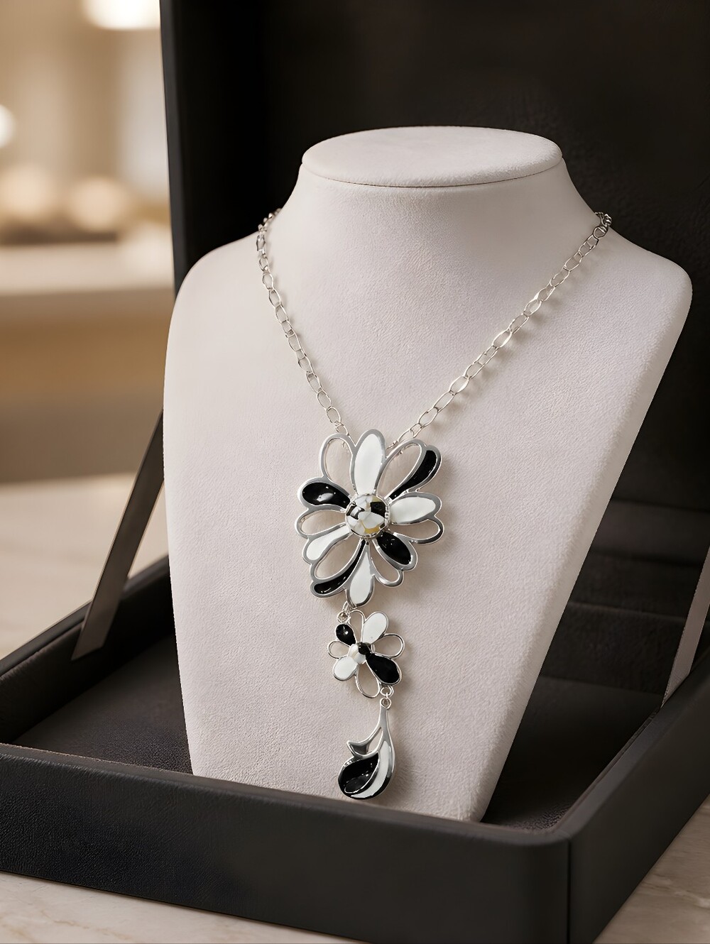 Vintage silver-tone Y-shaped drop necklace - Picture 2 of 4